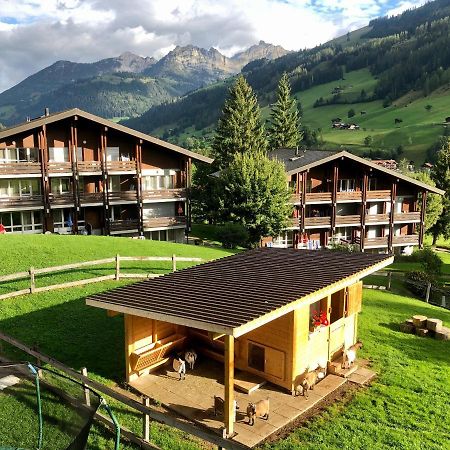 Reka-Feriendorf Lenk Hotell Exteriör bild