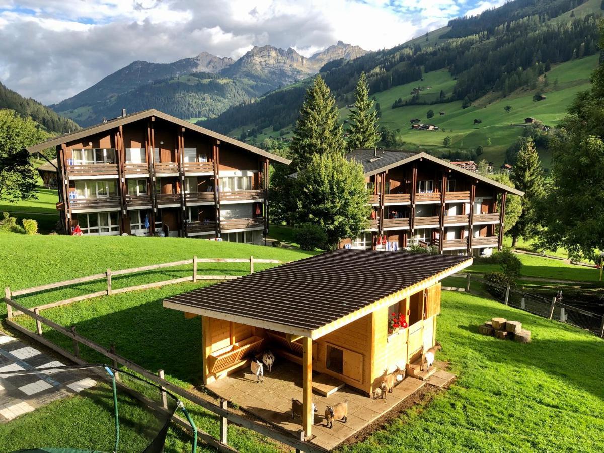 Reka-Feriendorf Lenk Hotell Exteriör bild