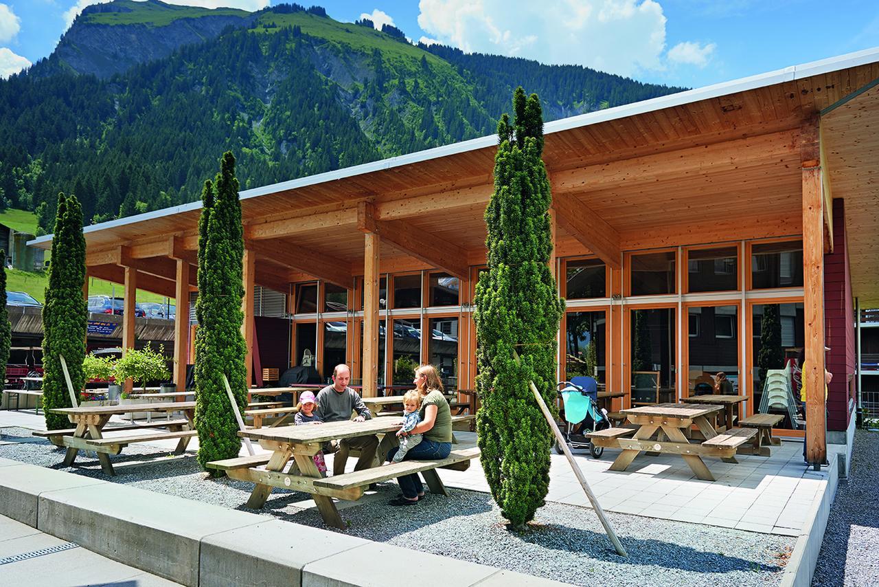 Reka-Feriendorf Lenk Hotell Exteriör bild