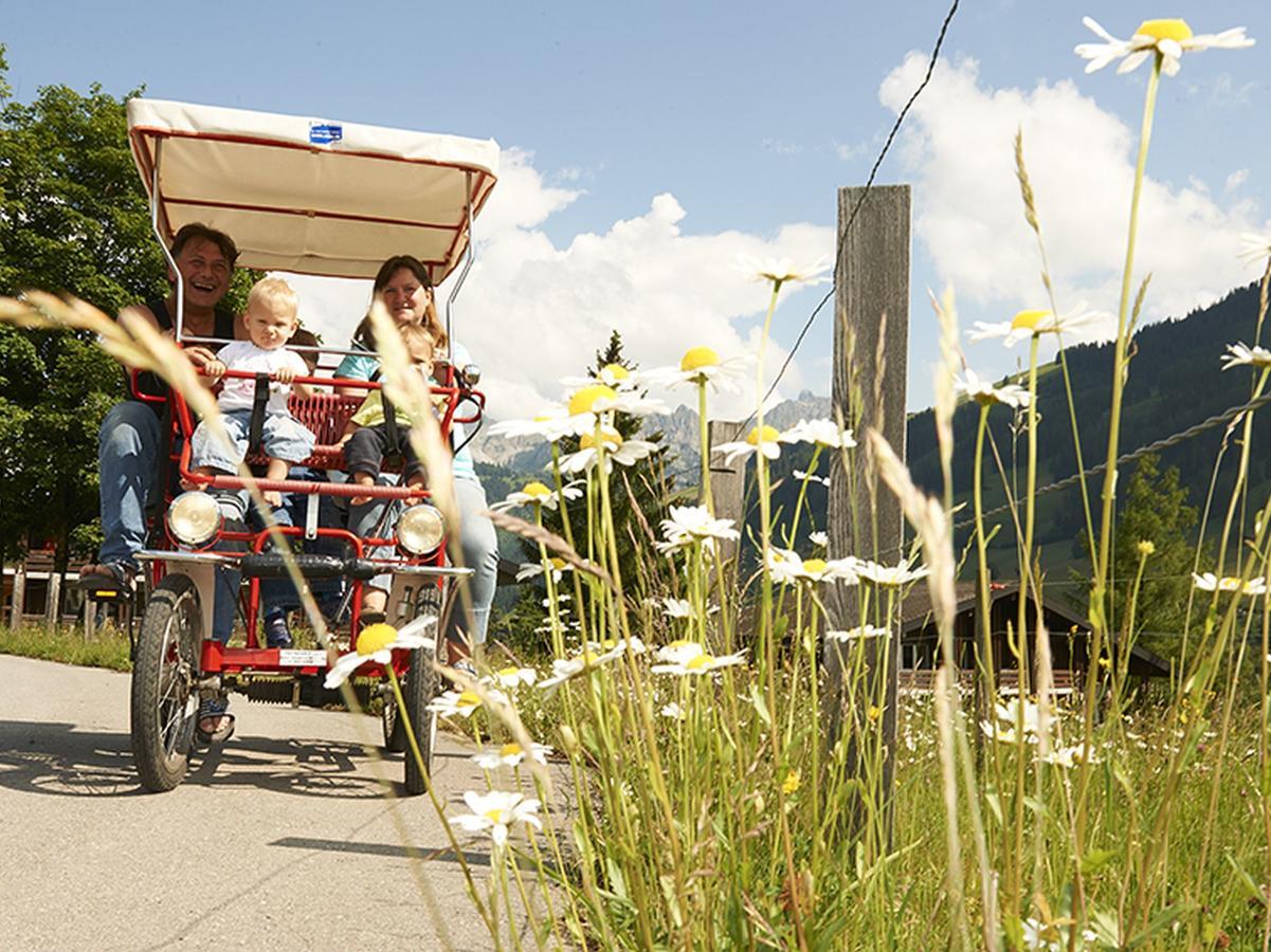 Reka-Feriendorf Lenk Hotell Exteriör bild